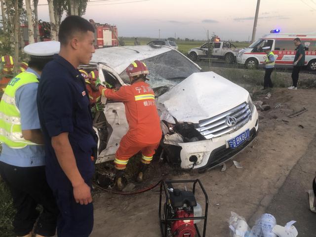 寧夏兩私家車相撞 兩車均超載事故造成6死14傷