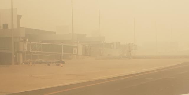 堪培拉濃煙鎖城 游客下機死亡當地政府部門關閉遷移