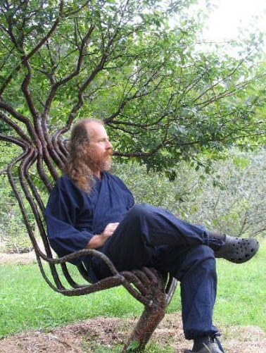 老農耗時17年種出椅子樹 苦心鉆研光選樹就用了3年時間